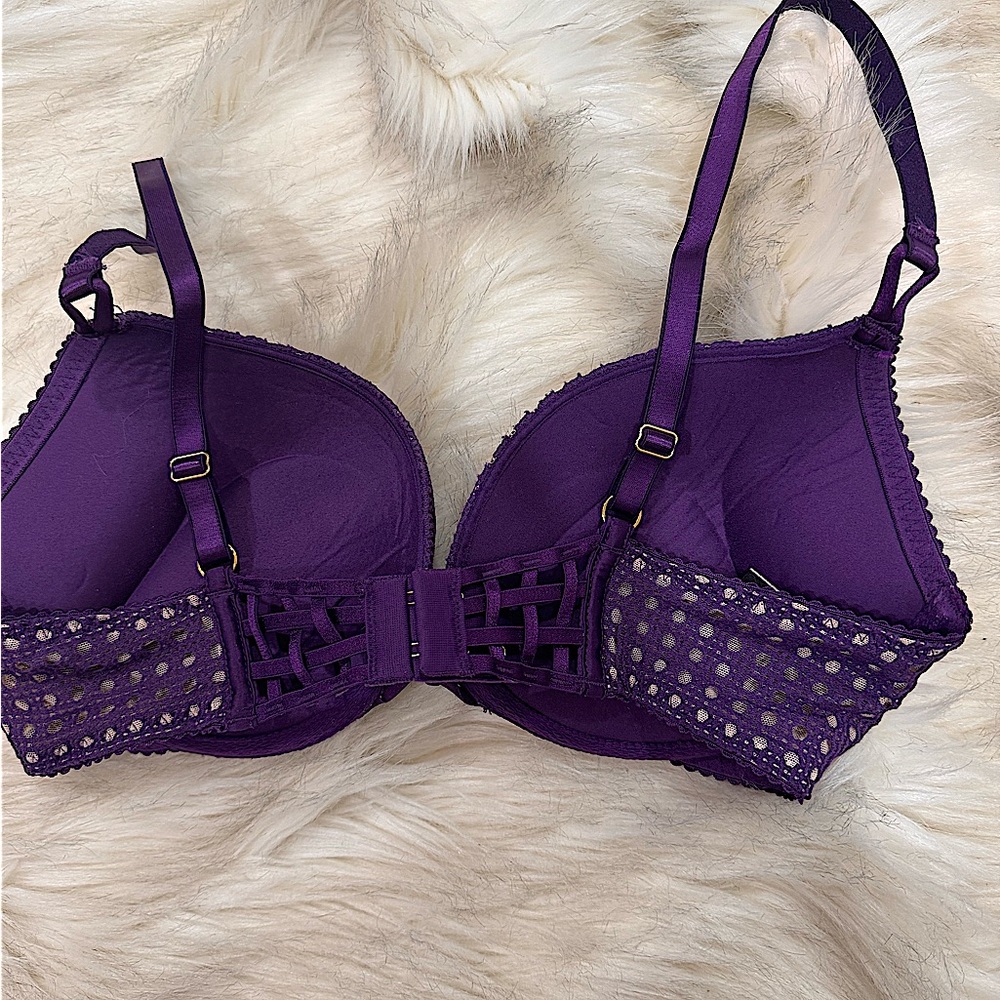 Beautiful barely worn Victoria Secret brassiere.